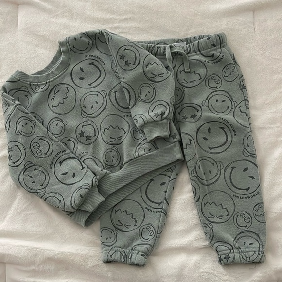 Smiley World 3T Sweatsuit Set - Picture 1 of 4